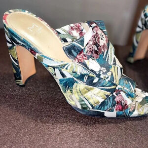 WOMEN'S MARC FISHER "HOGAN" GREEN & PINK FLORAL PRINT SLIDE SQUARE TOE HEELS 7